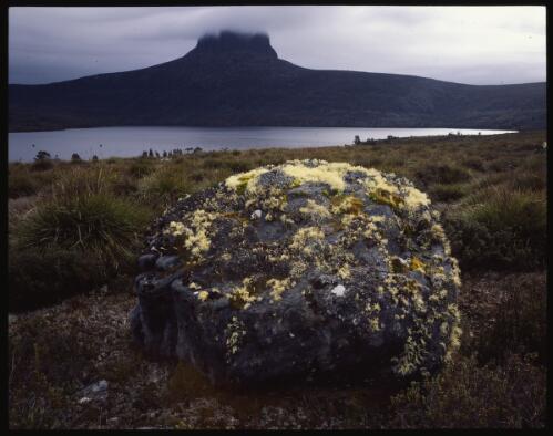 Barn Bluff and Lake Will, Cradle Mountain-Lake St Clair National Park, Tasmania, 1986? [transparency] / Peter Dombrovskis