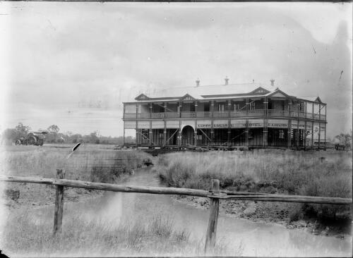 Moving the Commercial Hotel, Clermont, ca. 1917 [picture] / Gordon Cumming Pullar