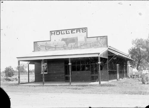 Moller's butcher shop, Clermont, Queensland, 1917 [picture] / Gordon Cumming Pullar
