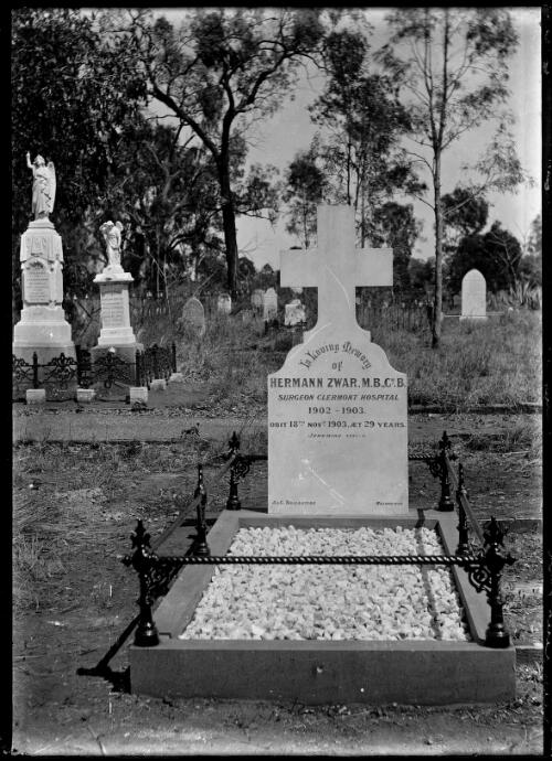 Grave of Dr H. Zwar Clermont cemetery, Clermont, Queensland, ca. 1915 [picture] / Gordon Cumming Pullar