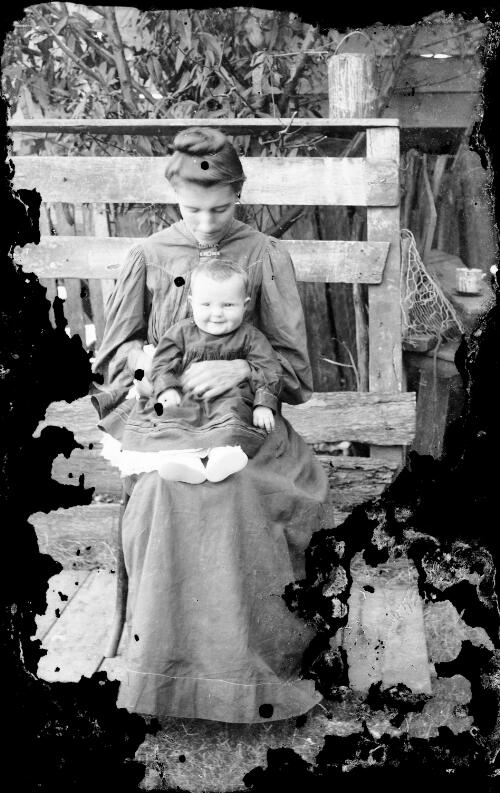 Unidentified woman with baby on lap, Clermont, Queensland, ca. 1905 [picture] / Gordon Cumming Pullar