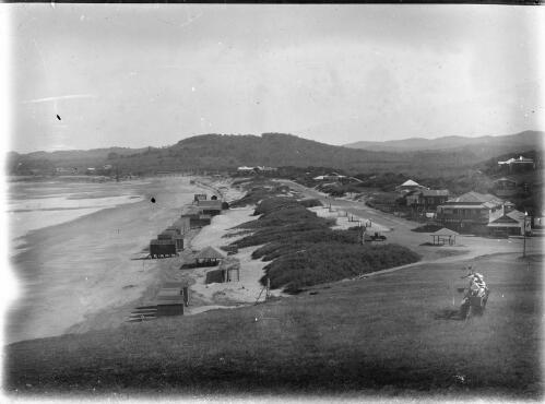 Beachfront, Yeppoon, Queensland, ca. 1910 [picture] / Gordon Cumming Pullar