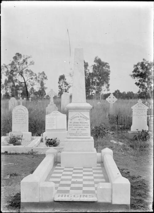 Grave of Dr John Higgins, Clermont cemetery, Clermont, Queensland, ca. 1923 [picture] / Gordon Cumming Pullar