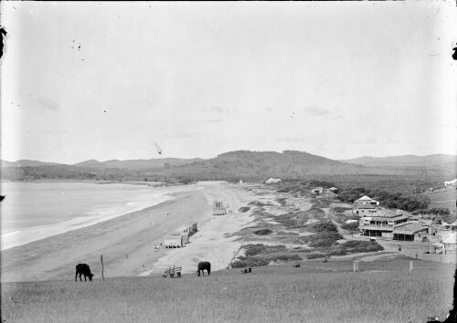 Beach and Strand Hotel, Yeppoon, Queensland, ca. 1920 [picture] / Gordon Cumming Pullar