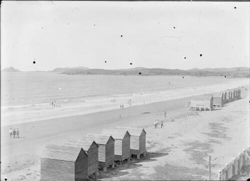 Main Beach, Yeppoon, Queensland, ca. 1920 [picture] / Gordon Cumming Pullar