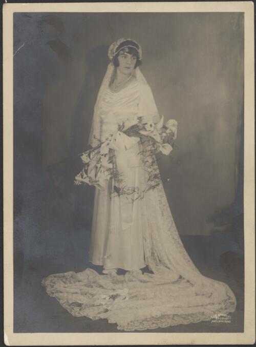 Wedding portrait of Quiller Lloyd (née Williams), Mildura, Victoria, 5 November 1932 [picture] / Los Angeles Studio, Melbourne