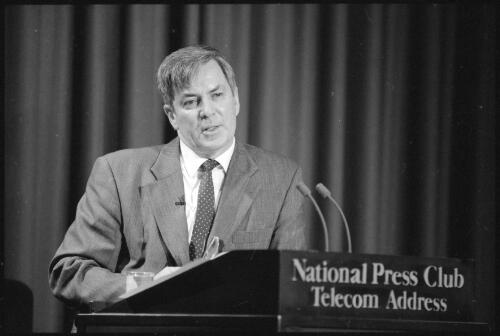 Portrait of Bob Gregory, member of Academic Board of Reserve Band, giving an address at the National Press Club, Canberra, 26 April 1995 [picture] / Loui Seselja