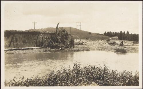 [Washed out railway bridge, Molonglo River, Canberra, 3] [picture]