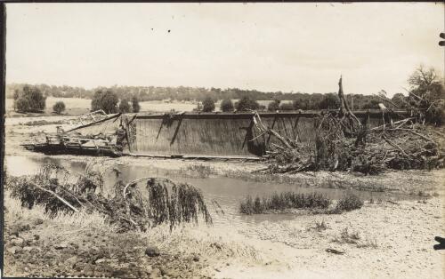 [Washed out railway bridge, Molonglo River, Canberra, 4] [picture]