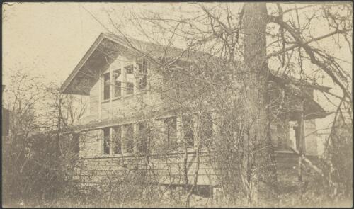 Oblique exterior view of Schwartz house, [Wilmette, Illinois], U.S.A. [picture] / [Walter Burley Griffin]