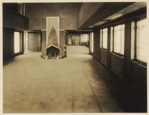 Interior view of fireplace in the residence of G.B. Cooley, Monroe, Louisiana [picture] / Walter Burley Griffin