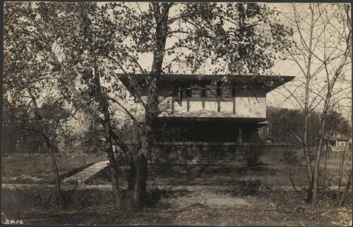 Exterior view of house for Russell L. Blount, Tracy, Chicago, Illinois, [2] [picture] / Walter Burley Griffin