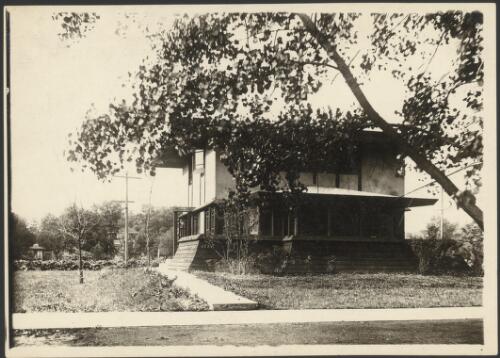Exterior view of house for Russell L. Blount, Tracy, Chicago, Illinois, [4] [picture] / Walter Burley Griffin
