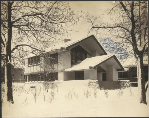 Oblique exterior view of Comstock house in snow, Evanston, Illinois, [2] [picture] / Walter Burley Griffin