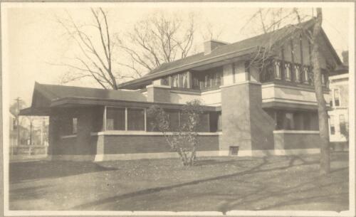 Exterior view of F.B. Carter dwelling, Judson Avenue, Evanston, Illinois, [5] [picture] / Walter Burley Griffin