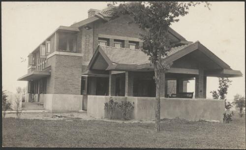 Exterior view of dwelling  for Mr B.J. Ricker, Grinnell, Iowa, [1] [picture] / Walter Burley Griffin