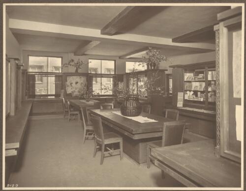 Interior of Volland publisher's shop, Monroe Building, Chicago, U.S.A., [2] [picture] / Walter Burley Griffin