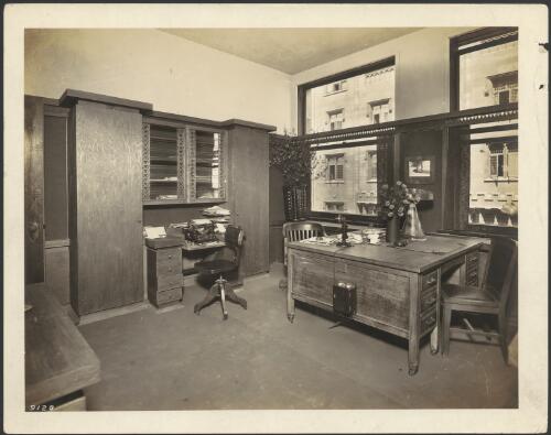Interior of Volland publisher's shop, Monroe Building, Chicago, U.S.A., [5] [picture] / Walter Burley Griffin