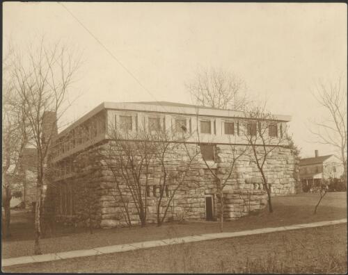 Exterior view of Stinson Memorial Library, Anna, Illinois, [2] [picture] / Walter Burley Griffin