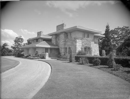 Exterior view of Eric Pratten house, Pymble, New South Wales, 1934, 1 [picture] / Phil Ward
