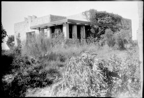 Exterior view of Cheong House, Lot 53, 14 The Parapet, Castlecrag, Sydney, New South Wales, [2] [picture]