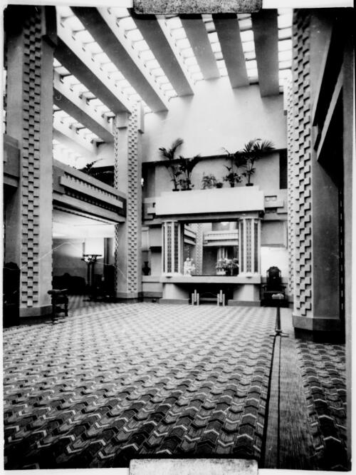 Interior view of Capitol Theatre, Swanston Street, Melbourne, Victoria, 1924, [6] [picture] / [Walter Burley Griffin]