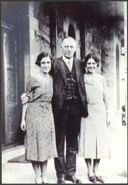 Reverend John Flynn at Manly Manse with Nancy and Catherine Williams, daughters of Reverend Thomas Jamieson Williams [picture]