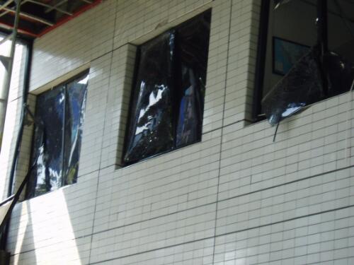 [Shattered windows at the Australian Embassy building, Jakarta, Indonesia, 12 September 2004, 1] [picture] / AusAid