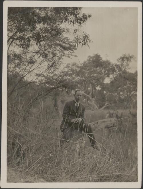 Portrait of an unidentified ornithologist, possibly Gregory Mathews, on the Hindmarsh River, Victor Harbor, S.A. [picture] / L.S. Francis