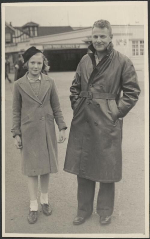 Portrait of Gilbert Percy Whitley and an unidentified young woman, November 1941 [picture]