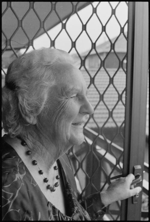 Portrait of Dorothy Knox, Roseville, New South Wales, 1981, 1 [picture] / H de Berg