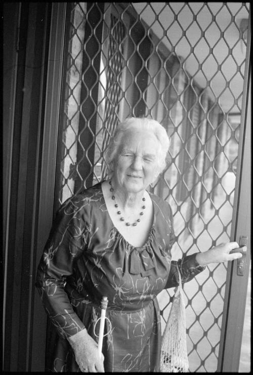 Portrait of Dorothy Knox, Roseville, New South Wales, 1981, 4 [picture] / H de Berg