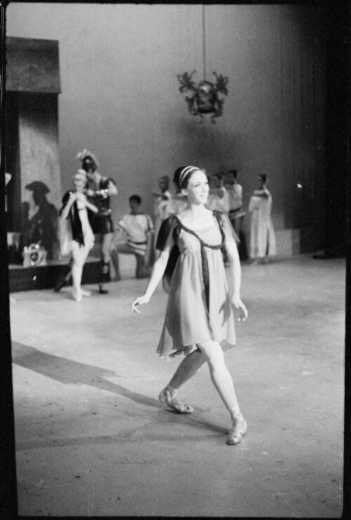 Mary Heath as Medea triumphant  in Medea by Charles Lisner, Queensland Ballet, Her Majesty's Theatre, Brisbane, 1969 [picture] / Grahame Garner