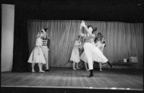 Dancers of the Queensland Ballet in An Italian Straw Hat by Charles Lisner, Lisner Ballet, Academy Theatre, Brisbane1960 (8) [picture] / Grahame Garner