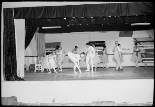 Dancers of the Lisner Ballet in Ballet Degas by Charles Lisner, Queensland Ballet, Academy Theatre, Brisbane, c. 1963 [picture] / Grahame Garner
