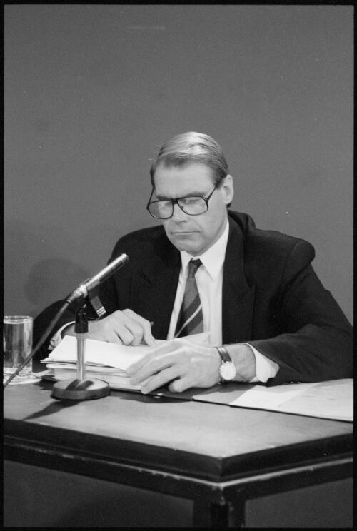 Portrait of John Faulkner at the sports debate, National Press Club, Canberra, 23 February 1996, 2 [picture] / James Nomarhas