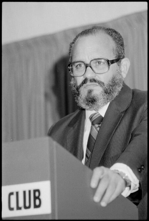 Portrait of Father Miguel d'Escoto, Nicaraguan foreign minister, speaking at the National Press Club, Canberra, 27 November 1985 [picture]