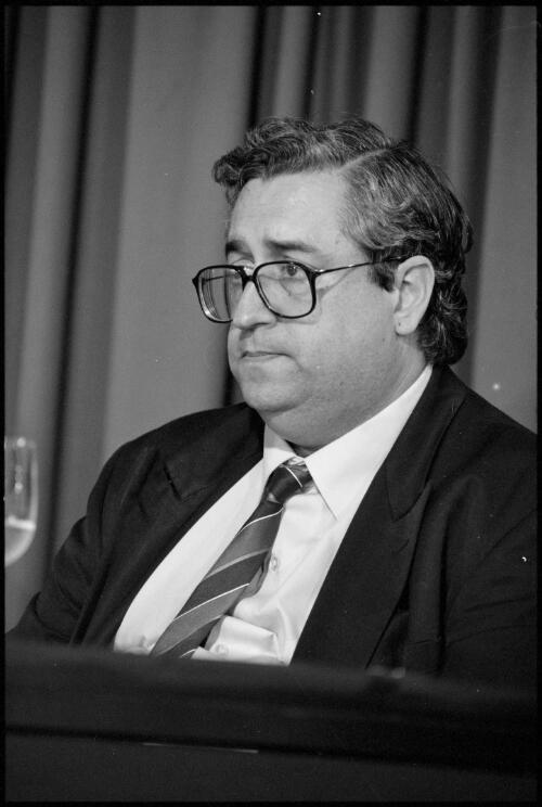 Portrait of Senator Robert Ray speaking at the National Press Club, 1 September 1993, 1 [picture] / Nomarhas