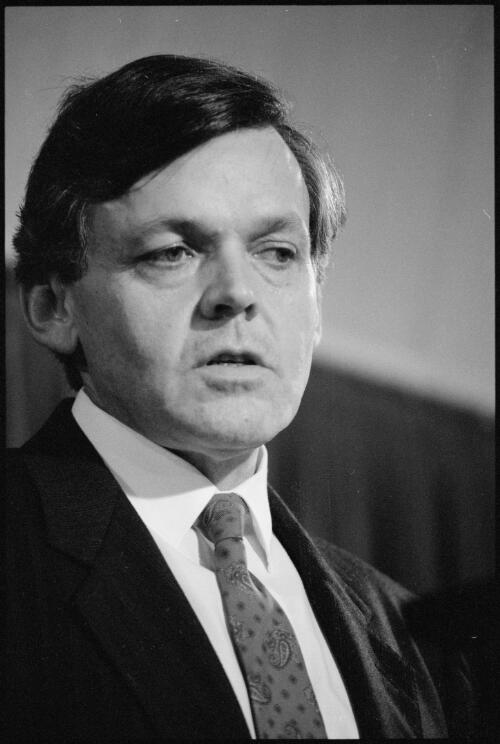 Portrait of John Dawkins, Minister for Education, Employment and Training, speaking at the National Press Club, Canberra, 7 November 1990, 1 [picture]