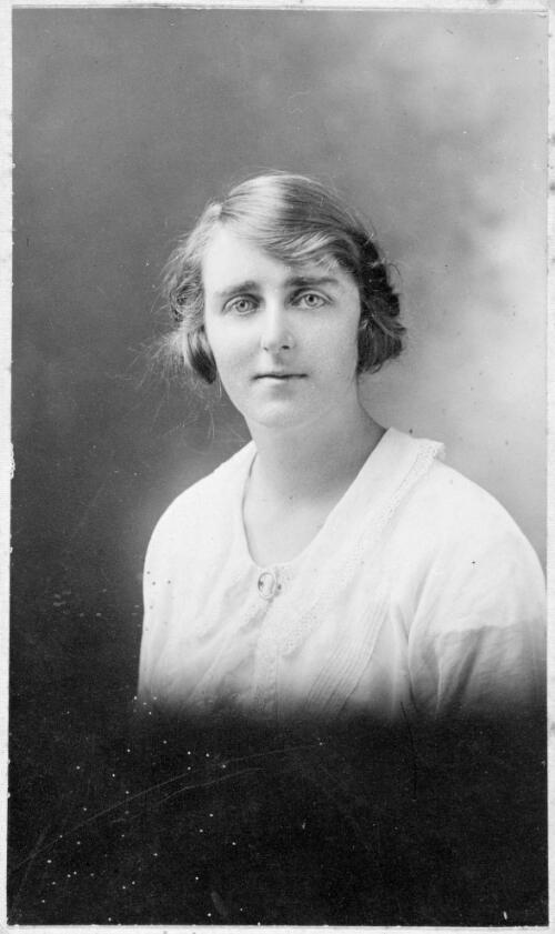 Portrait of Evelyn Floris Denison, ca. 1910s [picture]