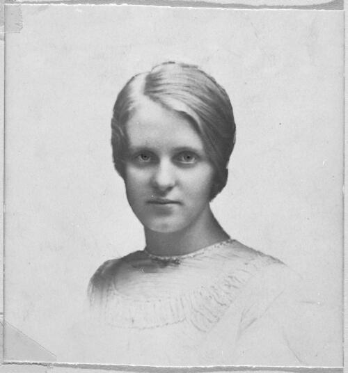 Portrait of Harriet Una Denison [?], ca. 1910s, 2 [picture]