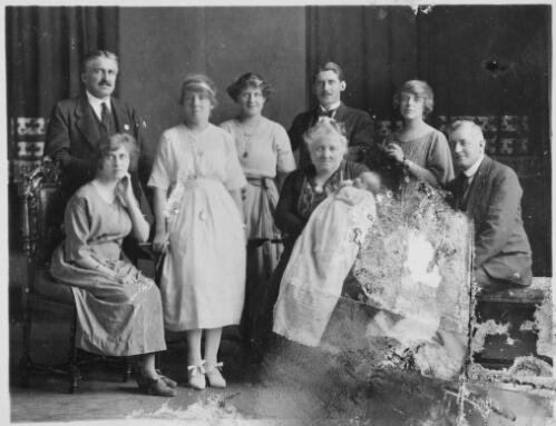 Group portrait of the Daly family with Edith Harrhy, 1920? [picture]