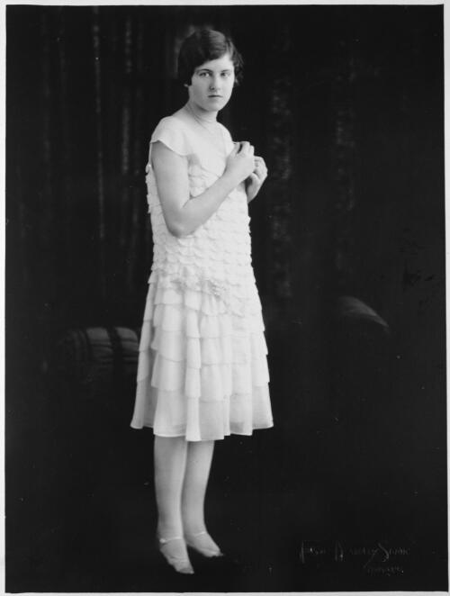 Portrait of Margaret Douglas, Brisbane, ca. 1925 [picture] / Trissie Deazeley Studio