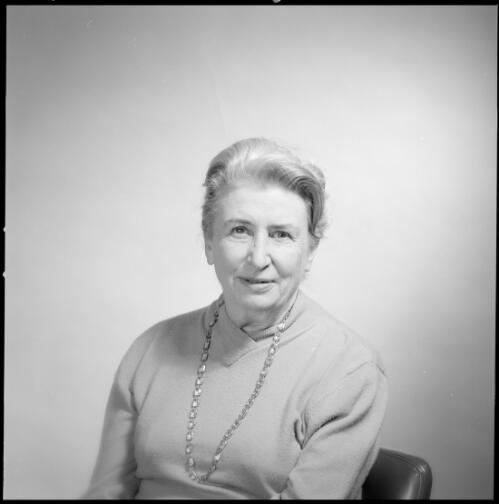 Portrait of Rosemary Dobson at the National Library of Australia, Canberra, 4 July 1991, 1 [picture] / Henk Brusse