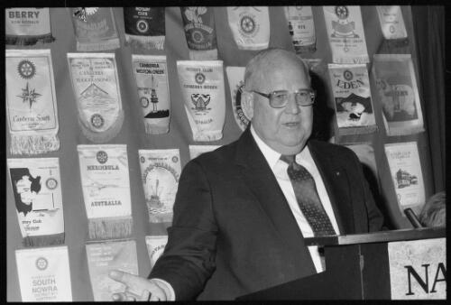 Portrait of Clifford Dochterman, worldwide president of Rotary International, speaking at the National Press Club, Canberra, 28 August 1992, 1 [picture]