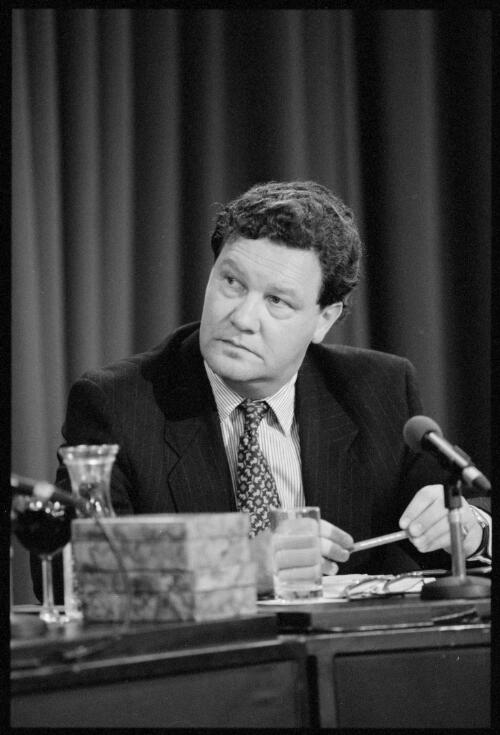 Alexander Downer and Gareth Evans at the Foreign Affairs debate held at the National Press Club, Canberra, 26 February 1996 [picture] / Andrew S. Long