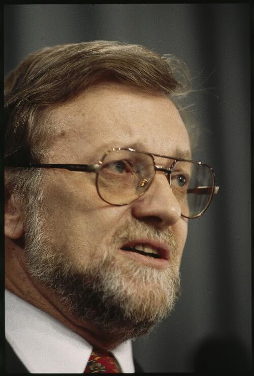 Portrait of Gareth Evans, foreign minister, at the Foreign Affairs debate held at the National Press Club, Canberra, 26 February 1996, 2 [transparency] / Andrew S. Long