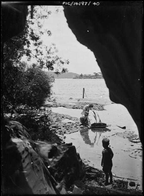 Frank Hurley Junior watching Toni and Adelie Hurley playing with a small boat, Point Piper, Sydney, ca. 1927 [picture] / Frank Hurley
