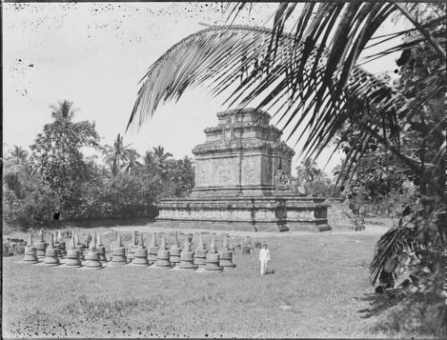 Frank Hurley at Candi Mendut, Java, Dutch East Indies, 1913, 2 [picture]