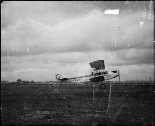 Les Holden's Avro 594 Avian IIIA biplane G-AUIV taking off from a field, 1929 [picture]